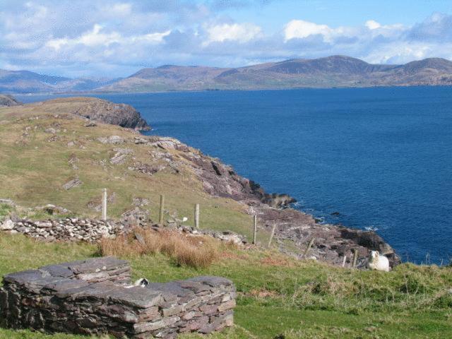 The Skellig Lodge & Hostel Ballinskelligs Exterior photo